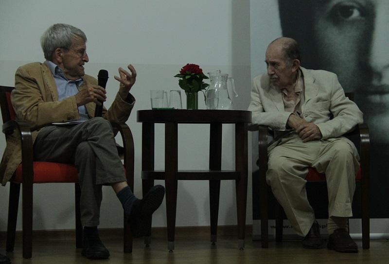 Klaus e Paul Singer durante debate realizado em São Paulo. Foto: Daniel Santini