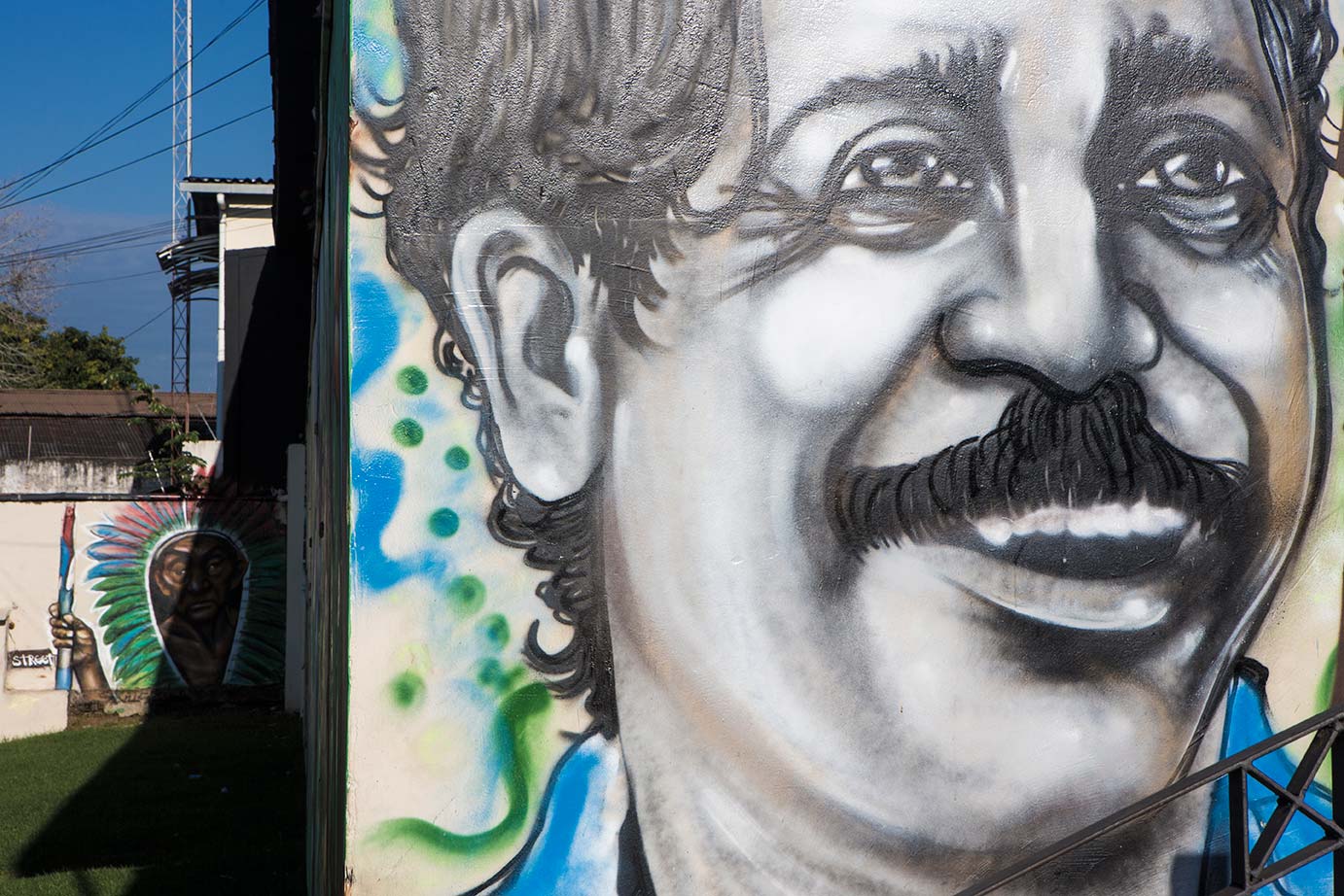 Muro em Rio Branco, pintado com o rosto de Chico Mendes