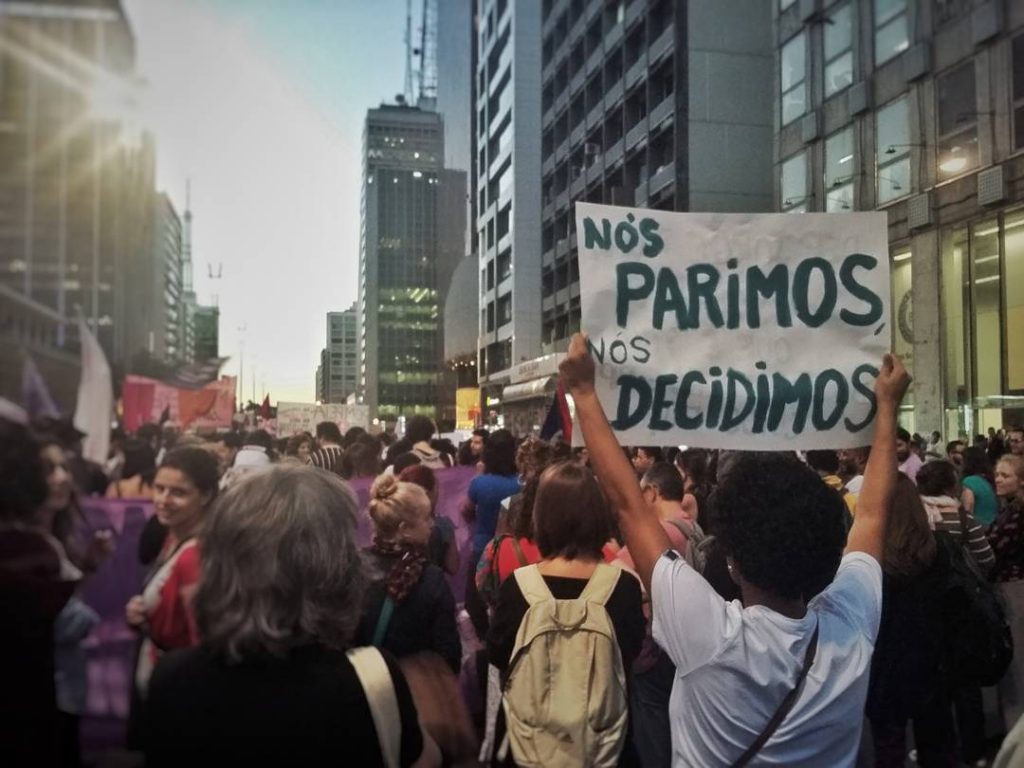 "Wir gebären, wir entscheiden" Demonstrierende beim Protest gegen den Gesetzesentwurf in São Paulo