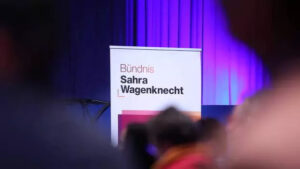 Cartel con el logo de la Alianza Sahra Wagenknecht ó BSW en su congreso fundacional en Berlín el 27 de enero de 2024.
